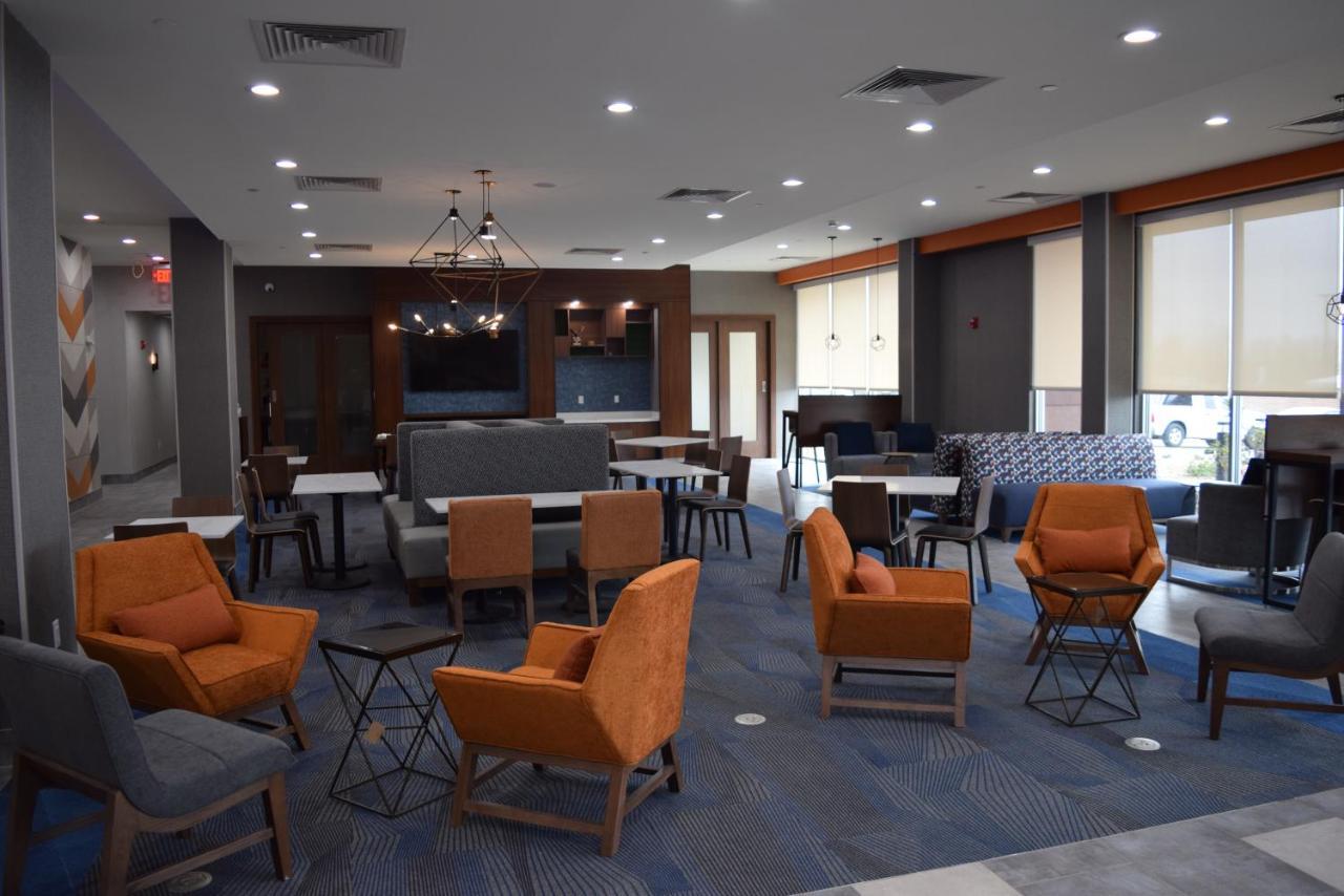 La Quinta Inn & Suites By Wyndham Louisville Ne - Old Henry Rd Екстериор снимка