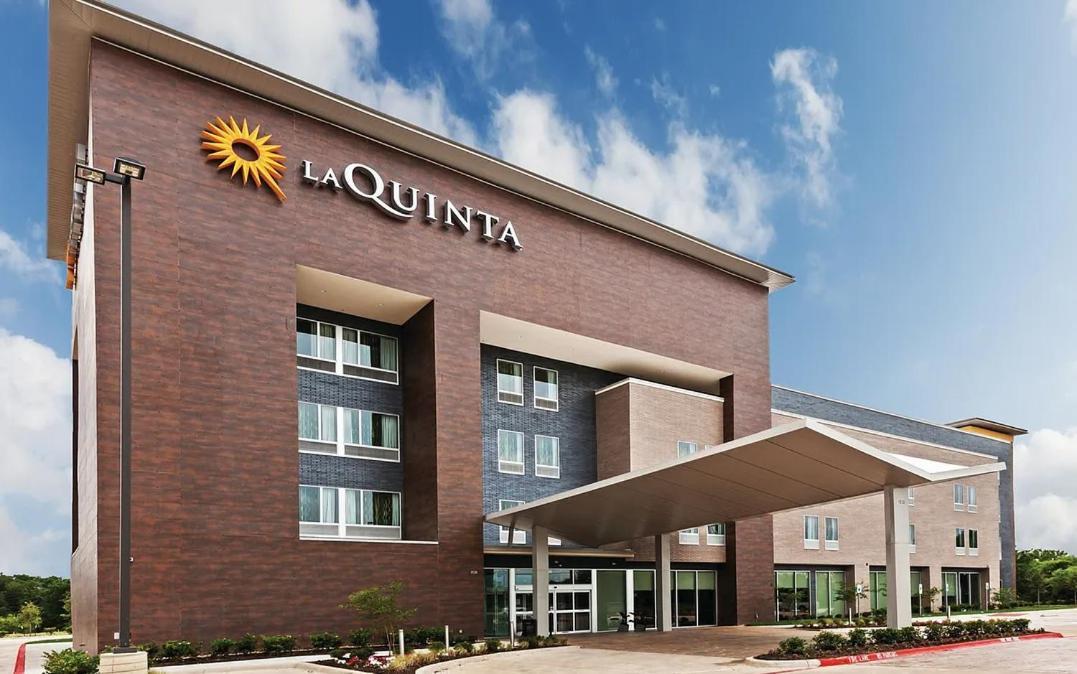 La Quinta Inn & Suites By Wyndham Louisville Ne - Old Henry Rd Екстериор снимка