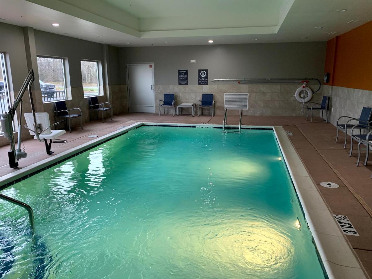 La Quinta Inn & Suites By Wyndham Louisville Ne - Old Henry Rd Екстериор снимка