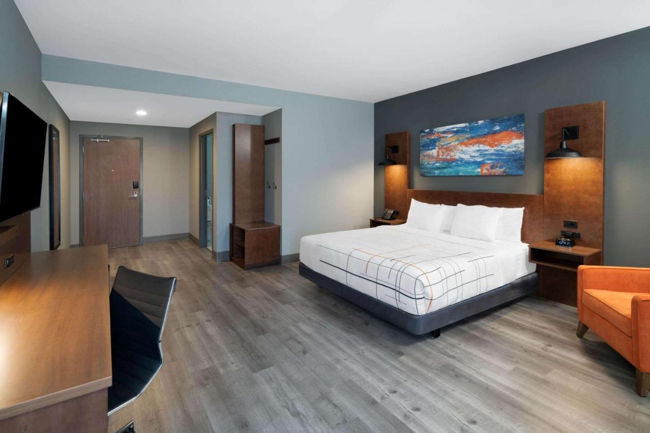La Quinta Inn & Suites By Wyndham Louisville Ne - Old Henry Rd Екстериор снимка