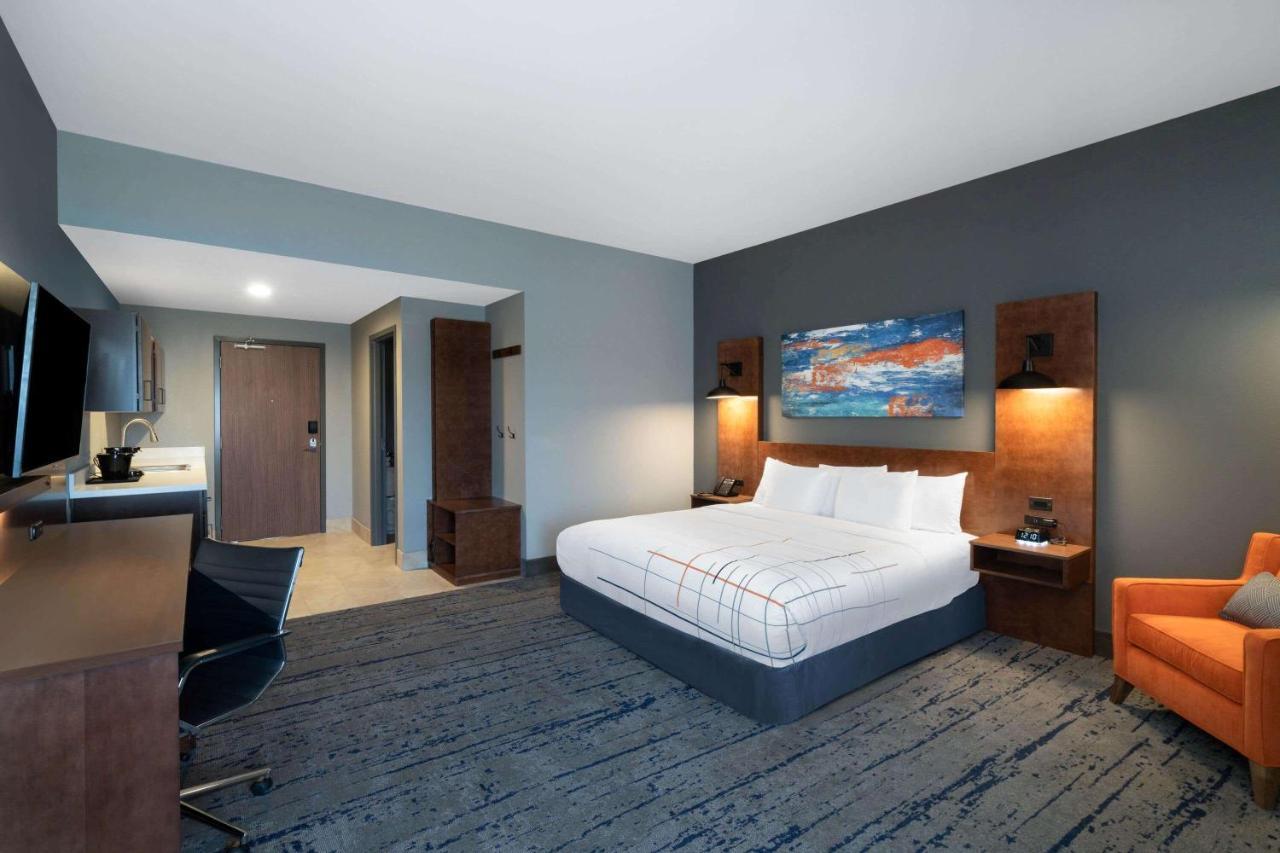 La Quinta Inn & Suites By Wyndham Louisville Ne - Old Henry Rd Екстериор снимка