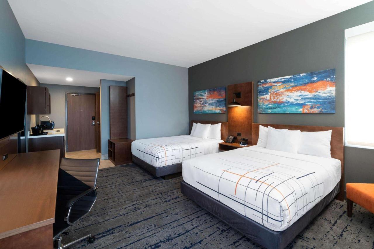 La Quinta Inn & Suites By Wyndham Louisville Ne - Old Henry Rd Екстериор снимка