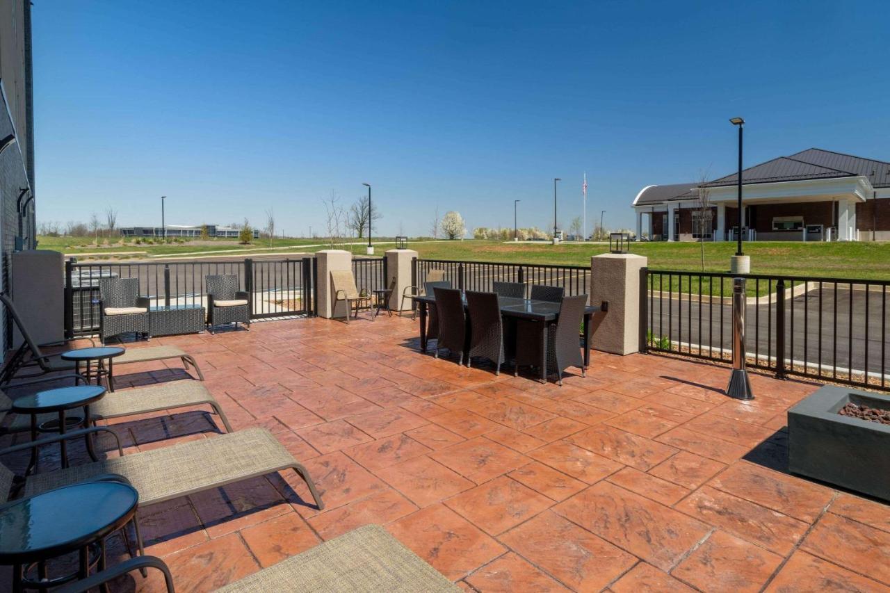 La Quinta Inn & Suites By Wyndham Louisville Ne - Old Henry Rd Екстериор снимка