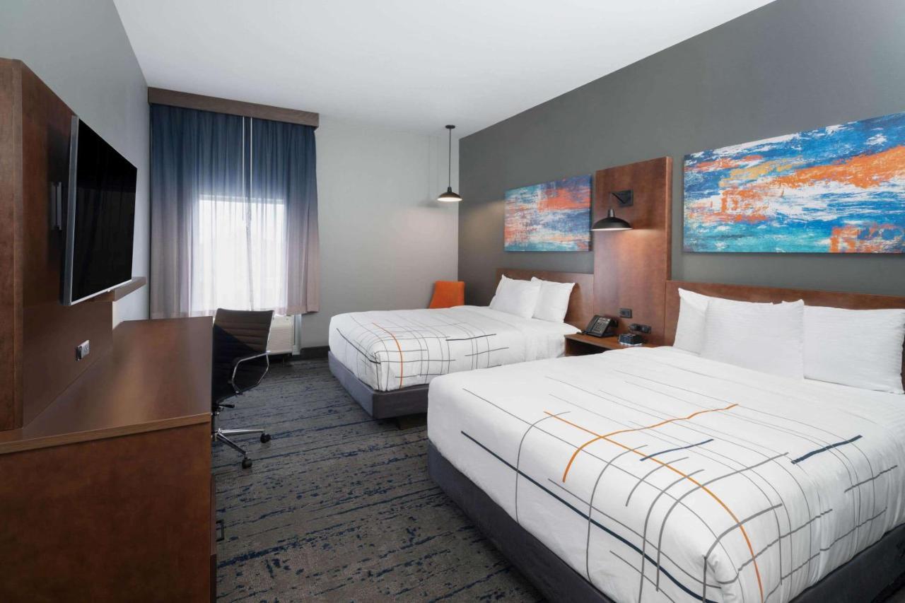 La Quinta Inn & Suites By Wyndham Louisville Ne - Old Henry Rd Екстериор снимка