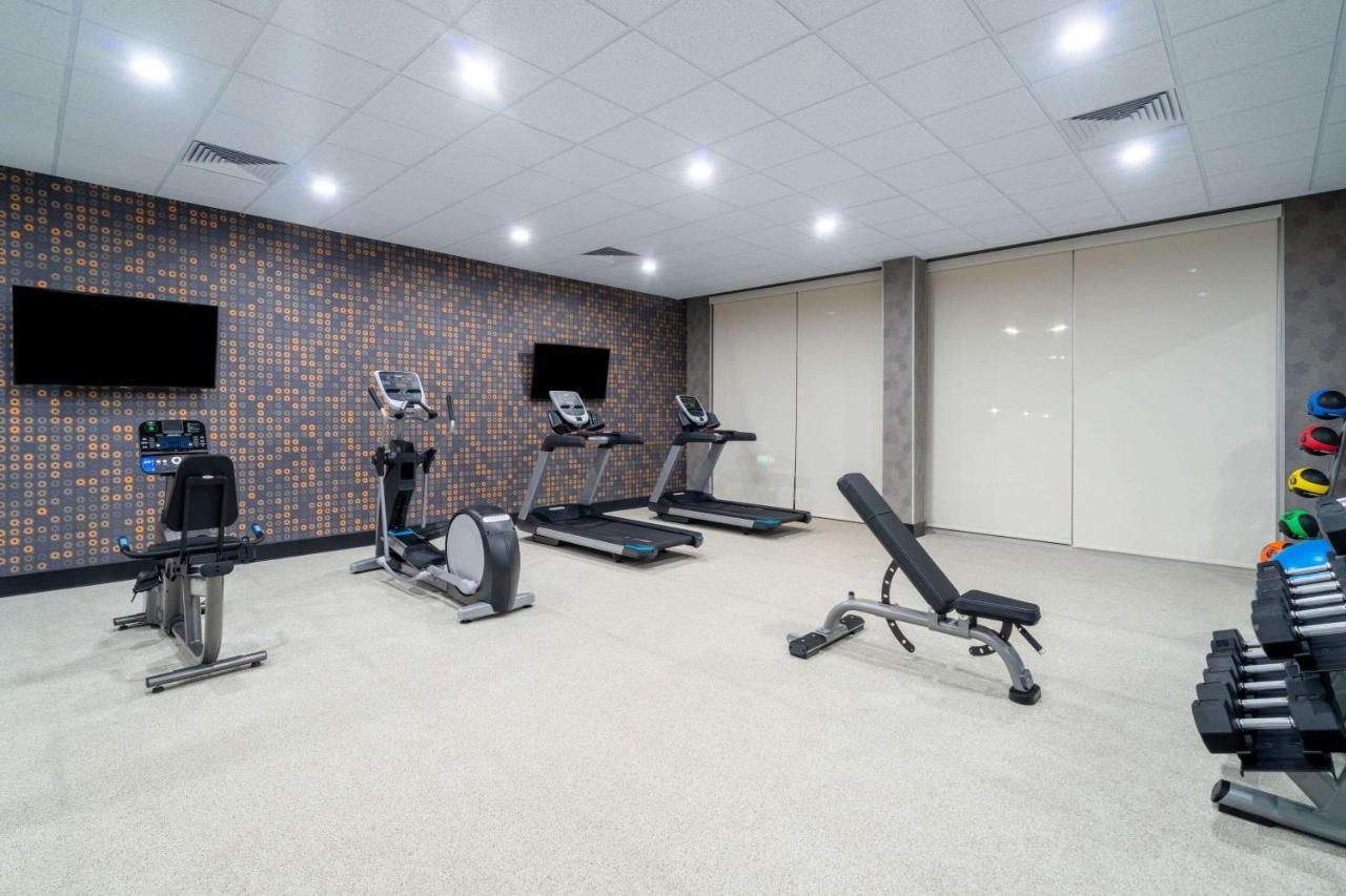 La Quinta Inn & Suites By Wyndham Louisville Ne - Old Henry Rd Екстериор снимка