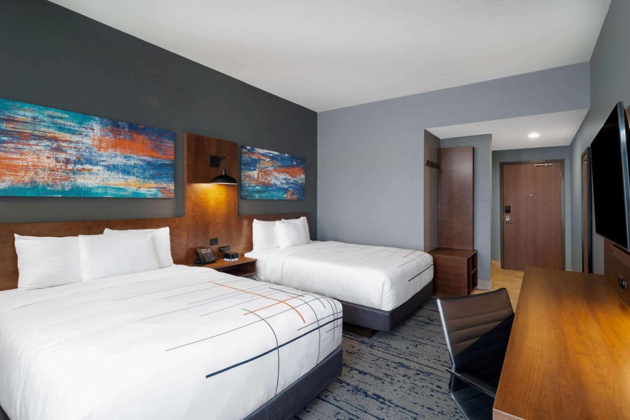 La Quinta Inn & Suites By Wyndham Louisville Ne - Old Henry Rd Екстериор снимка