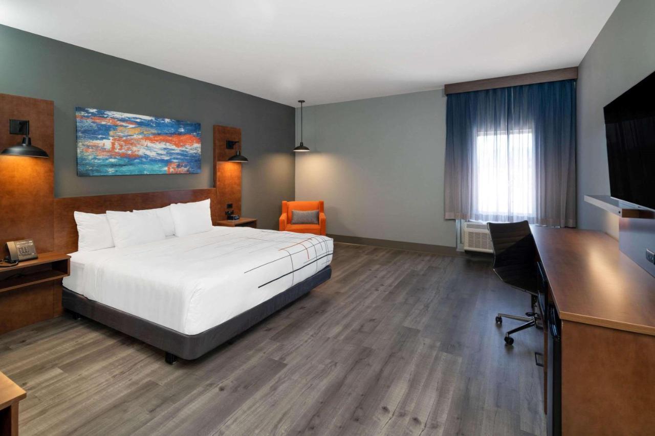La Quinta Inn & Suites By Wyndham Louisville Ne - Old Henry Rd Екстериор снимка