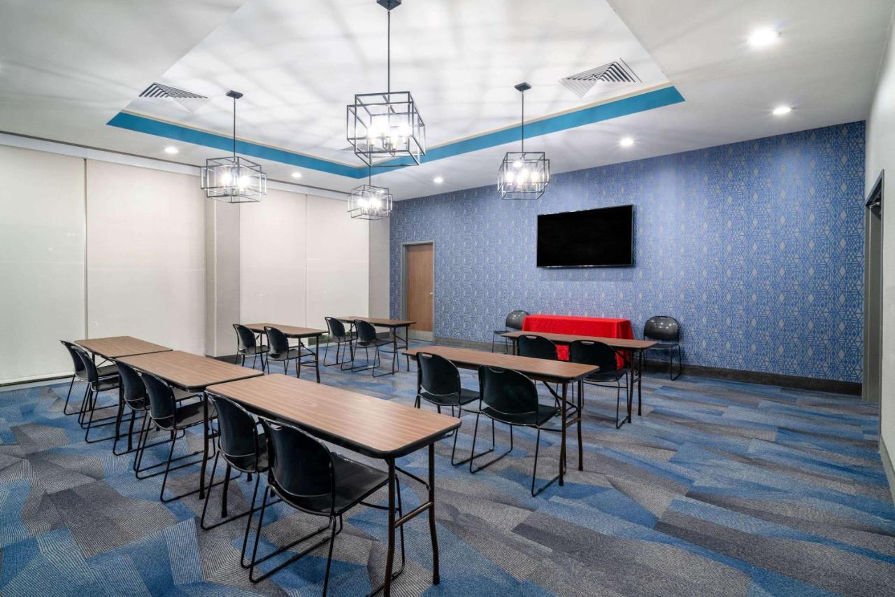 La Quinta Inn & Suites By Wyndham Louisville Ne - Old Henry Rd Екстериор снимка
