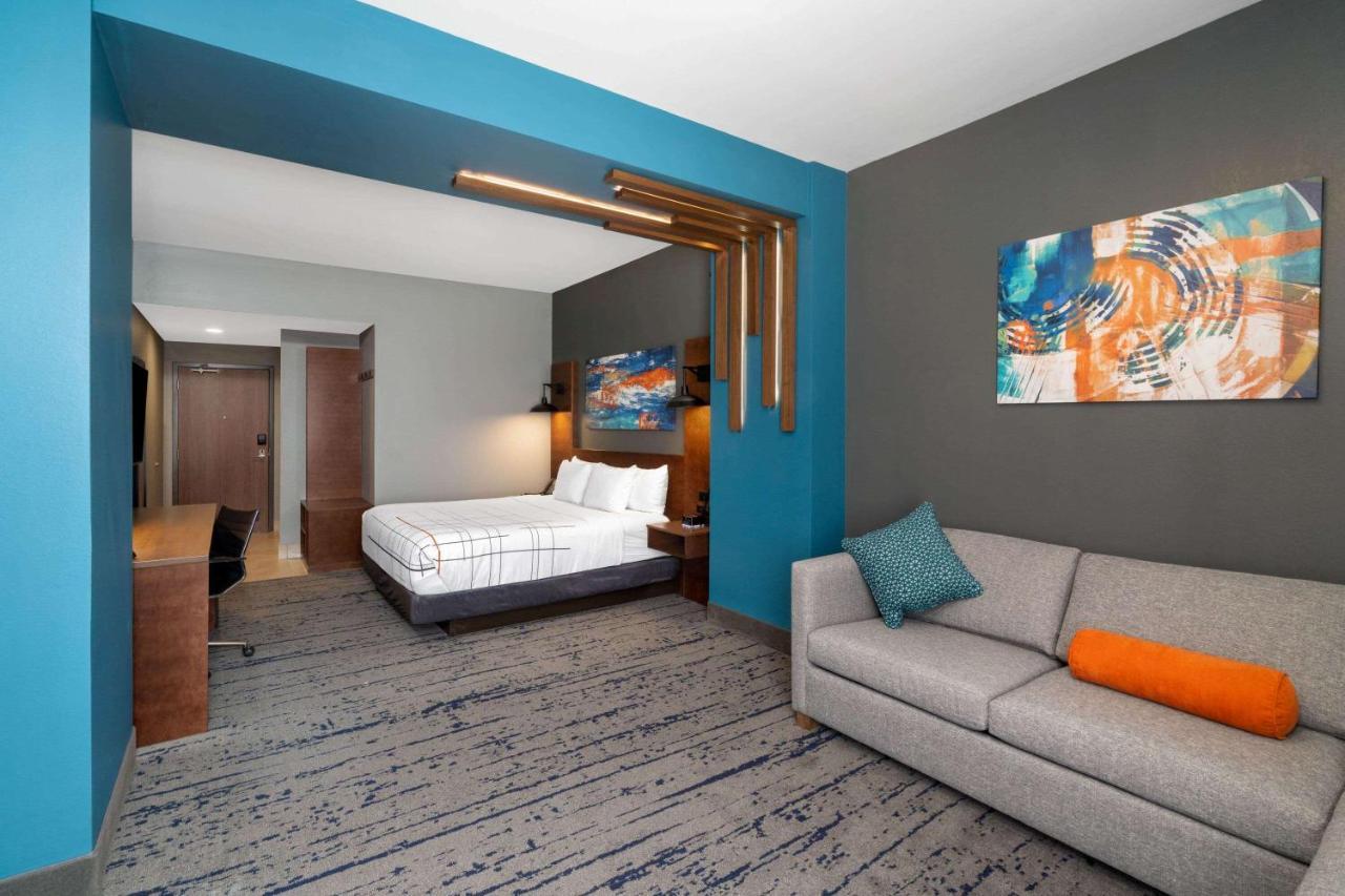La Quinta Inn & Suites By Wyndham Louisville Ne - Old Henry Rd Екстериор снимка