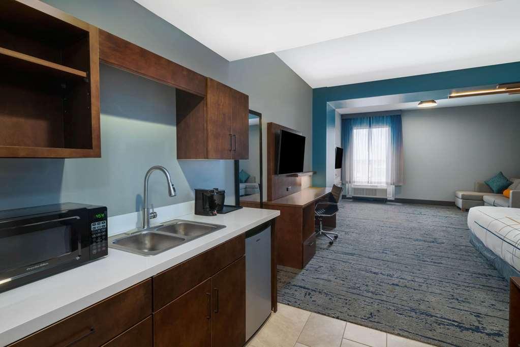 La Quinta Inn & Suites By Wyndham Louisville Ne - Old Henry Rd Стая снимка